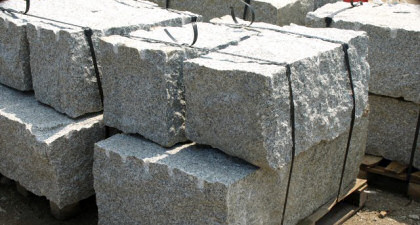 Kamień murowy surowo łupany